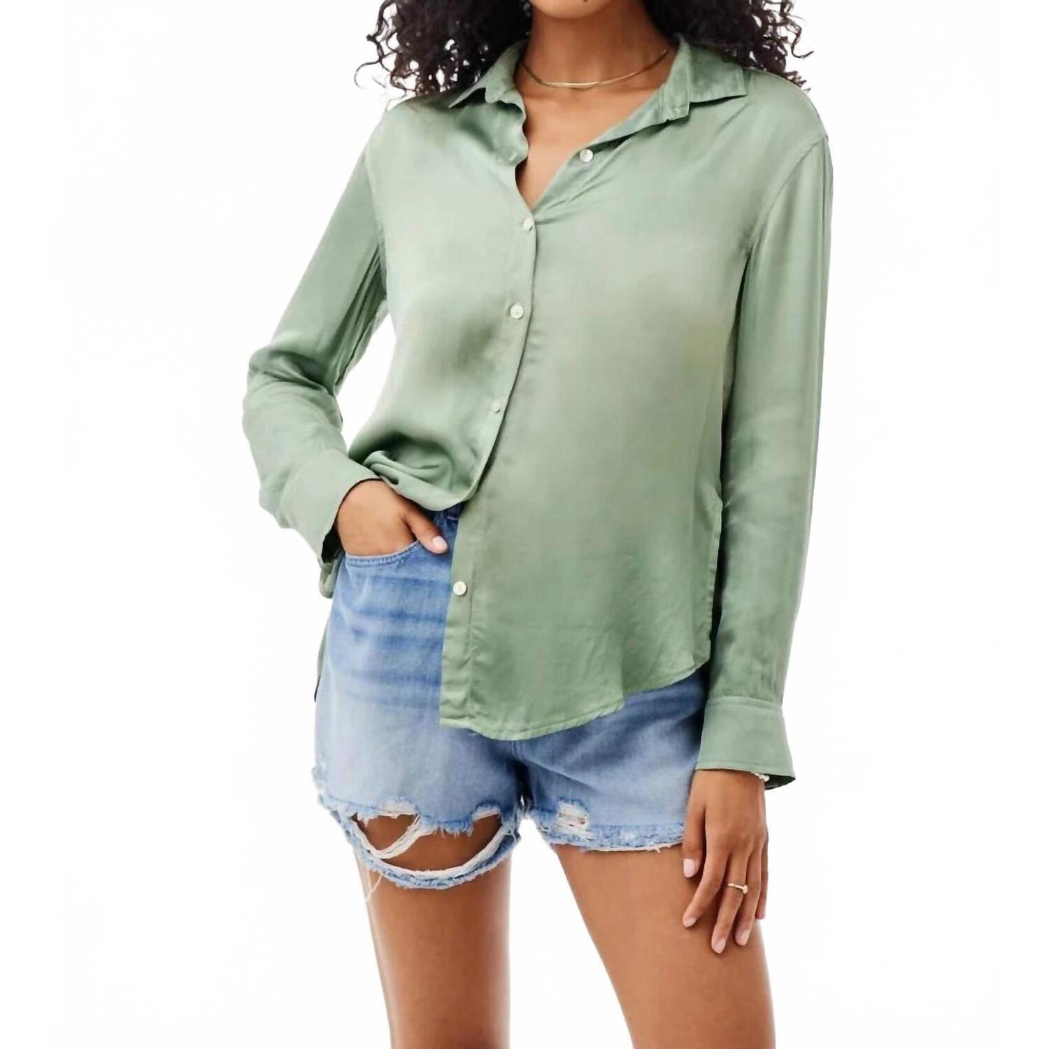 New Bella Dahl Silky Slit Button Down Shirt In Sage